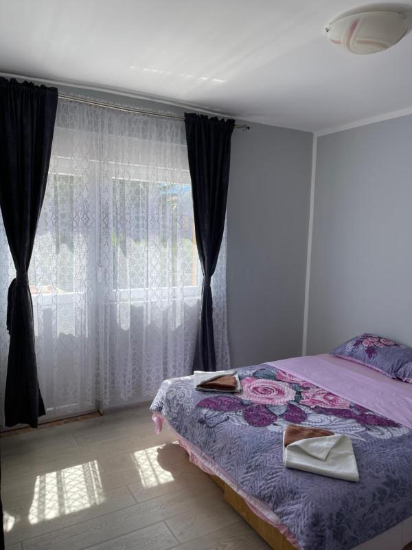 Standard Double Room with Shared Bathroom image 4