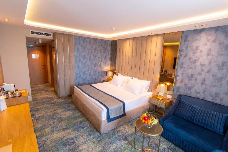 Deluxe Double or Twin Room with Sea View - Free Beach Access image 3