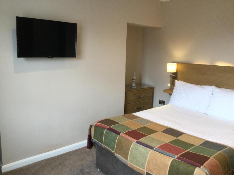 One-Bedroom Apartment image 1