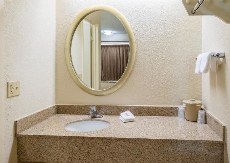  Standard Room with Two Double Beds Smoke Free image 2