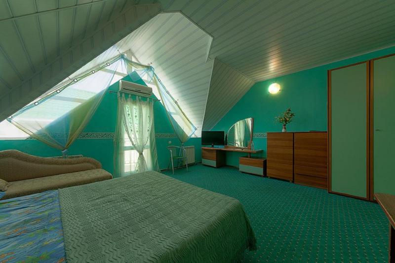 Standard Triple Room image 2