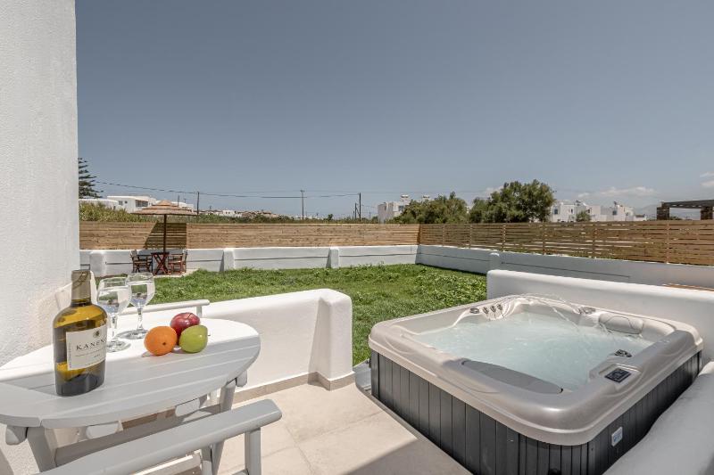 Double Room with Spa Bath image 4