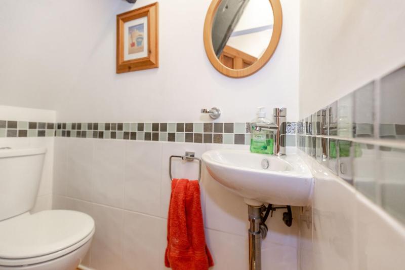 Brincliffe Cottage - image 9