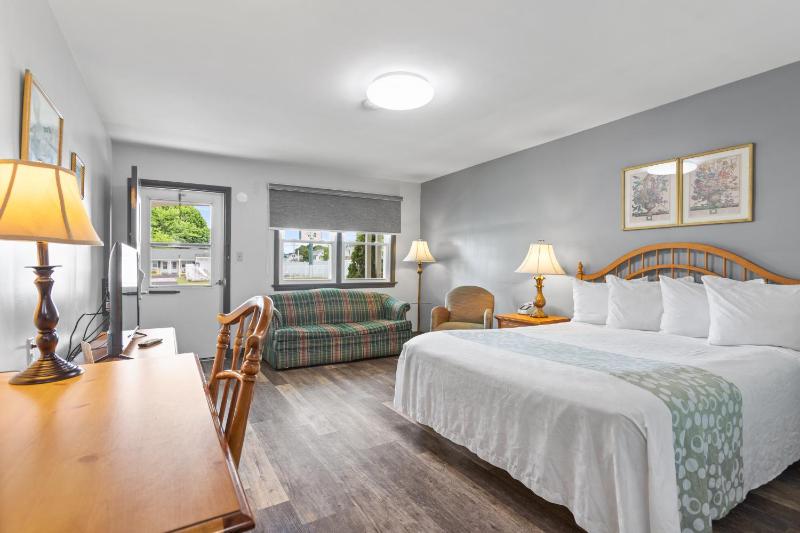 Deluxe Queen Room image 1