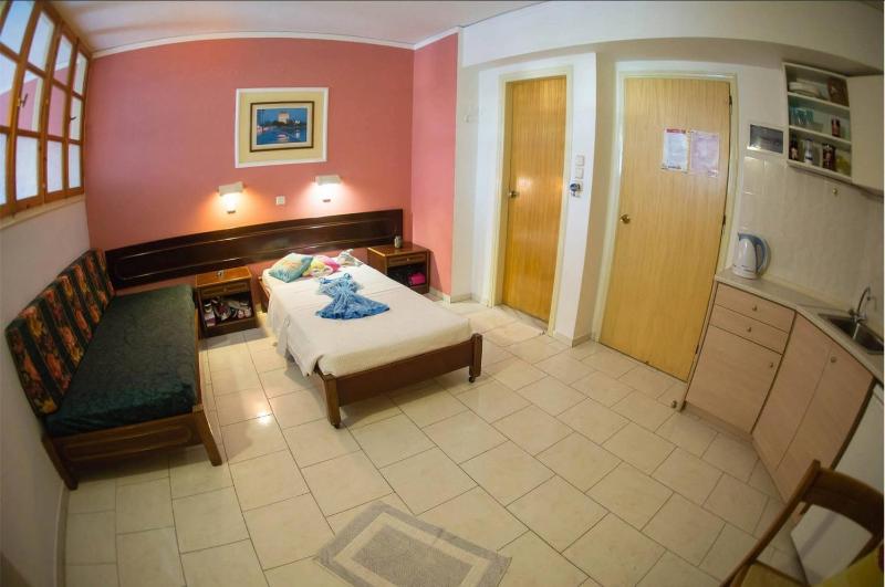 Aphrodite Apartments - image 3