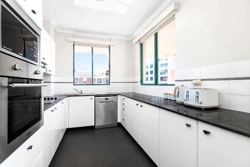Three-Bedroom Apartment with Ocean View image 3