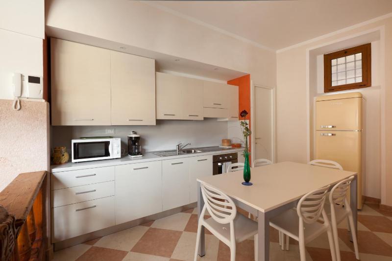 Large One-Bedroom Apartment with Spa Bath image 4