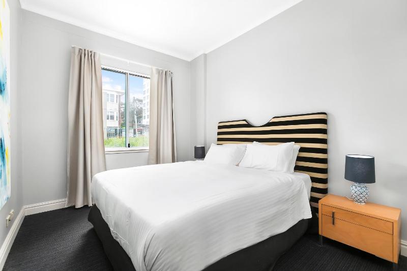 One-Bedroom Apartment image 4