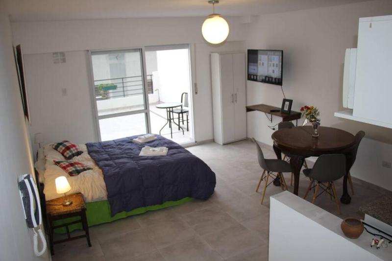 Apart con Patio Exclusivo - Rosario Centro - Excelente - Cochera Opcional - image 1