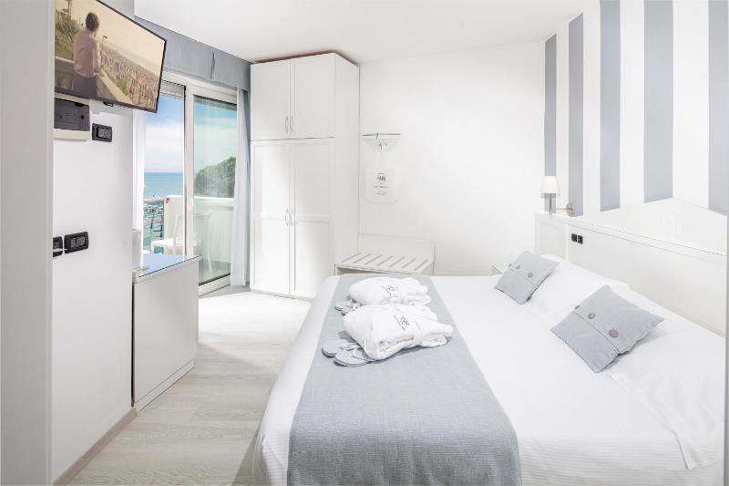 Double Room with Panoramic View image 4