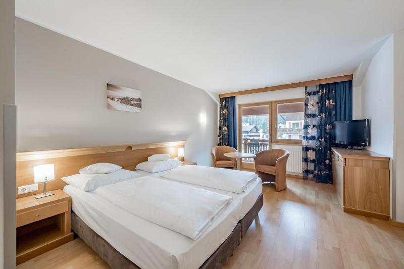 Deluxe Double Room image 3