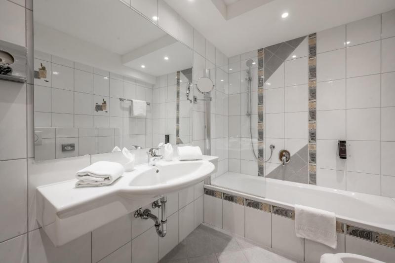 Junior Suite image 2