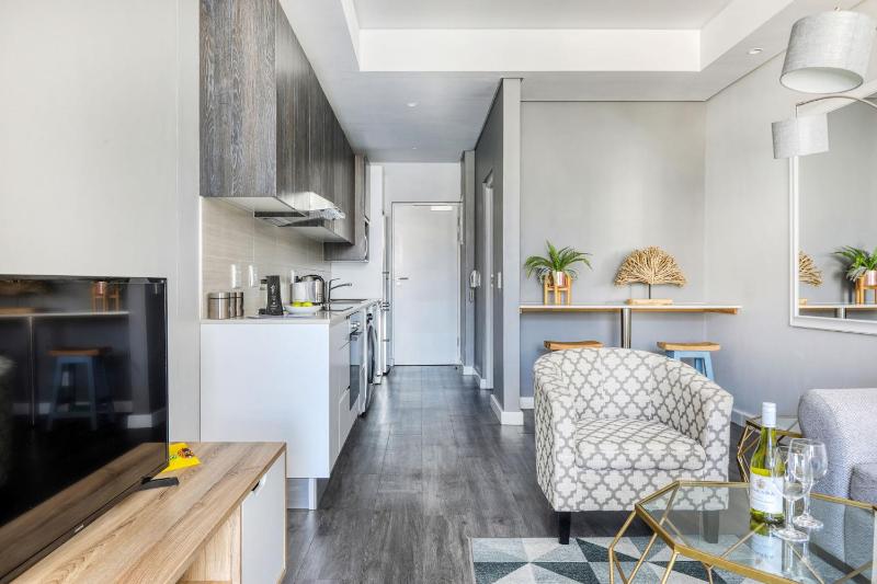 One-Bedroom Apartment image 3