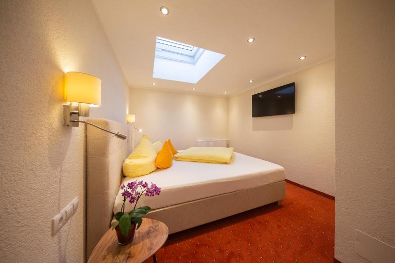 Three-Bedroom Apartment with Terrace image 4