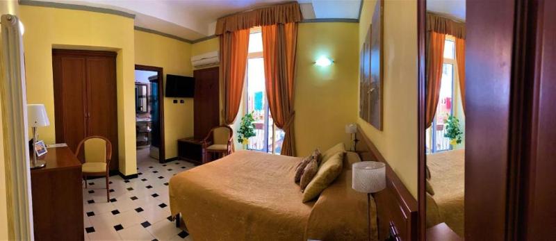 Double Room image 1
