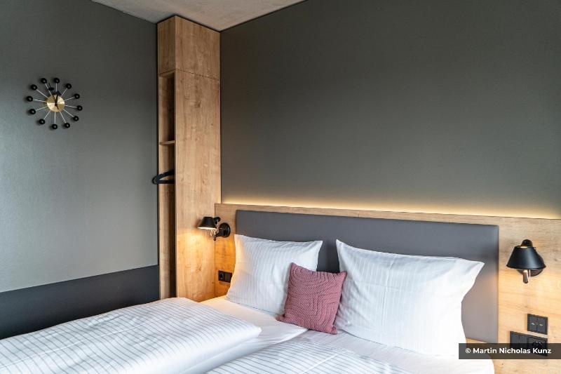 Double or Twin Room image 3