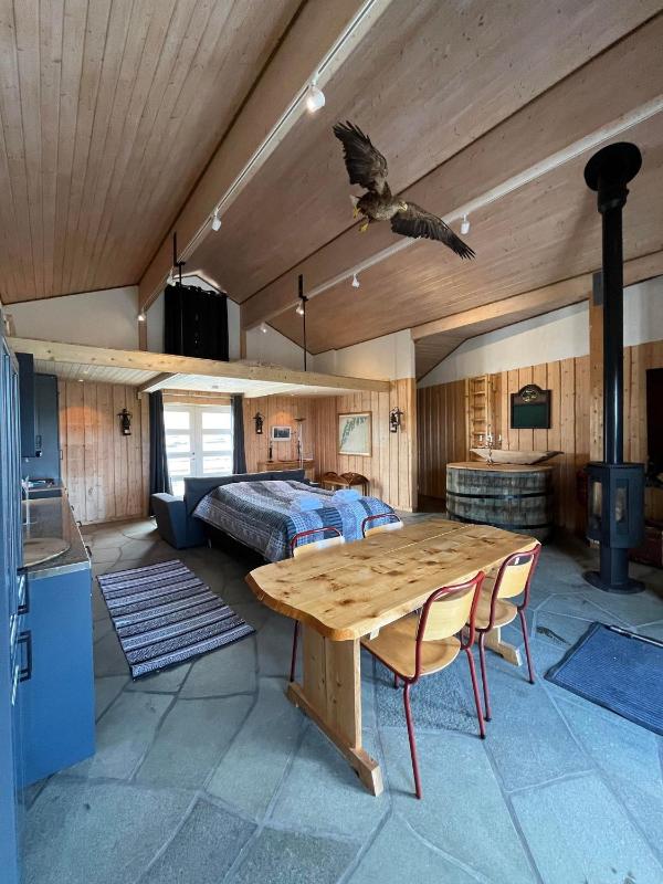 Studio apartment with sea view image 4