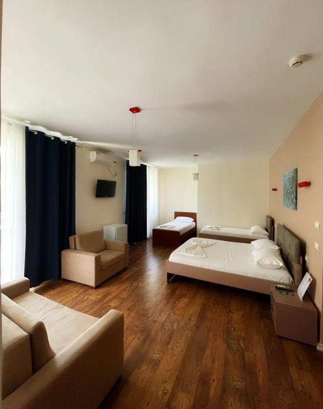 Deluxe Family Room image 1