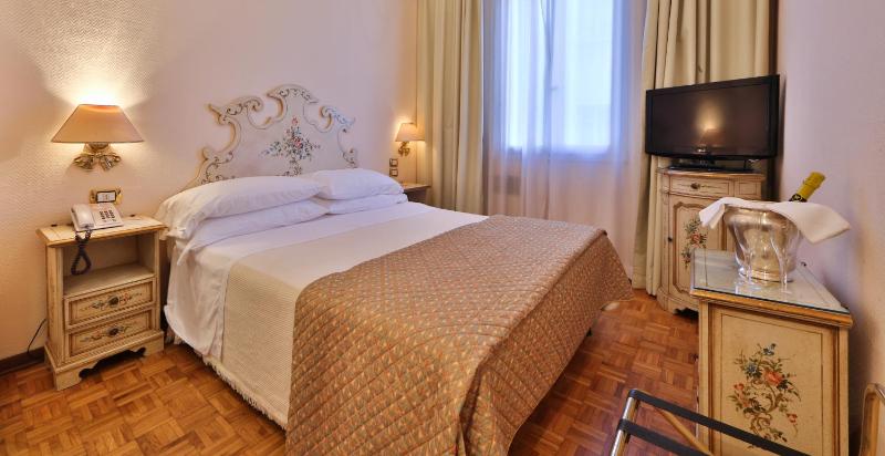 Classic Triple Room image 4