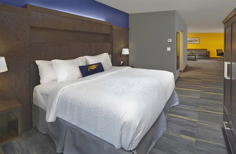 Corner Junior King Suite image 3