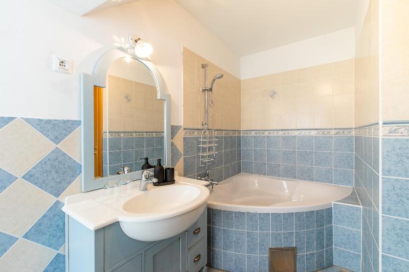 Superior Double Room image 3