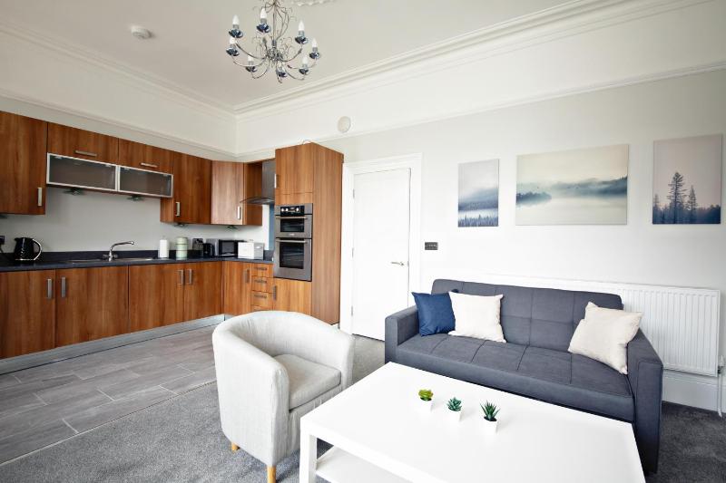 One-Bedroom Apartment image 2