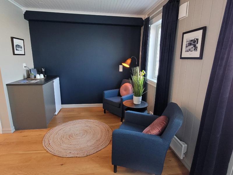 Double Room with Sea View image 3