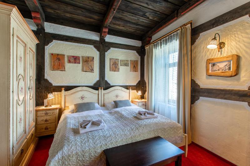 Double Room with Balcony image 3