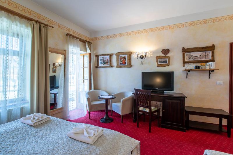 Double Room with Balcony (2 Adults + 1 Child) image 3