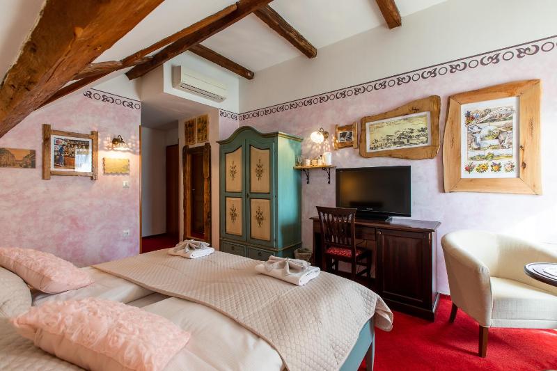 Superior Double Room image 4