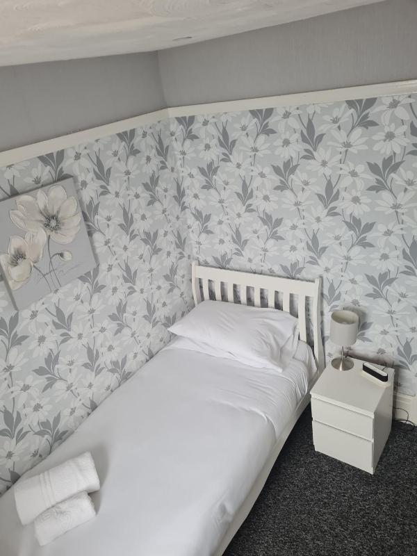 Single Room with Sea View image 3