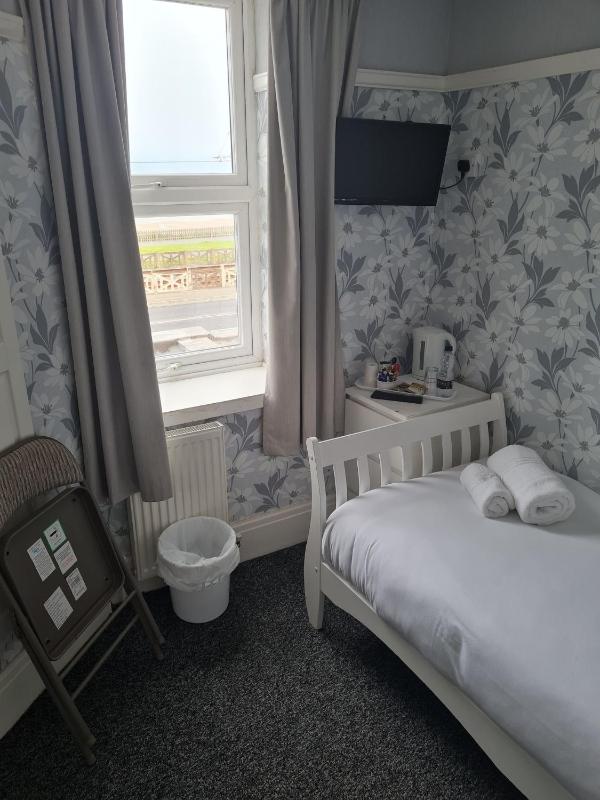 Single Room with Sea View image 1