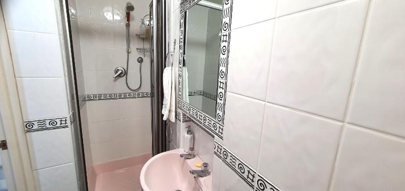 Standard Double Room image 3