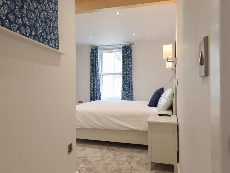 Ferryside - image 10