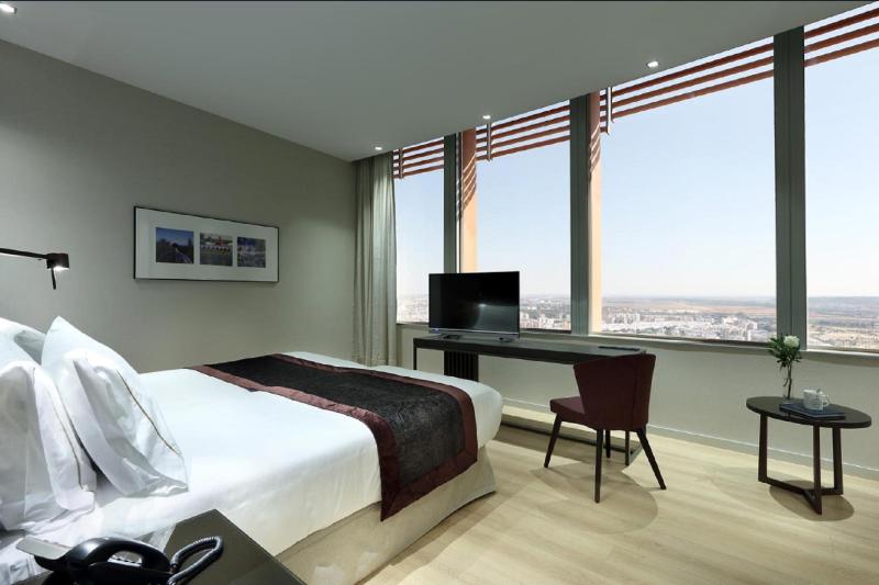 Deluxe Room image 3