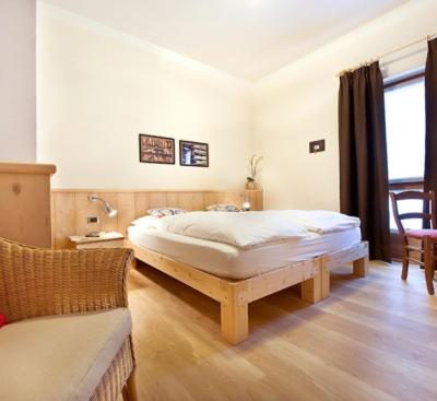 Economy Triple Room image 2