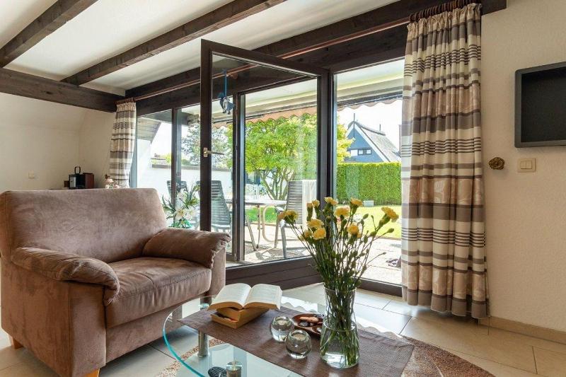 Am-hohen-Ufer-Reetdach-Haus-Ocean-Breeze-136 - image 11