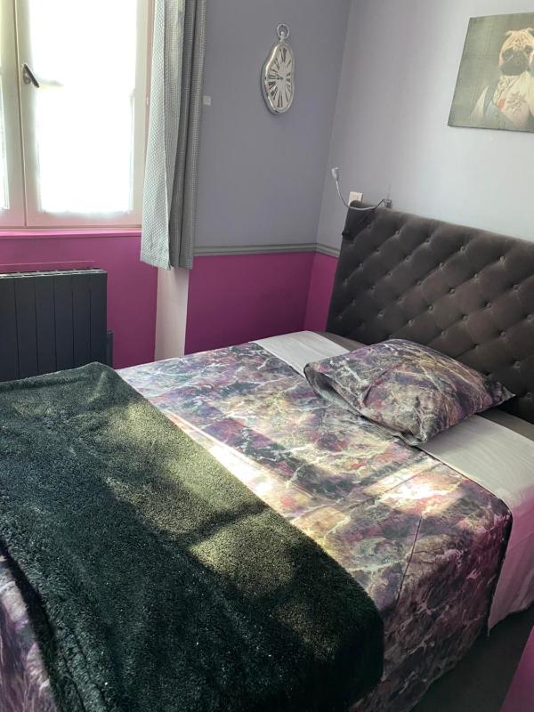 Lyon City Home's Bed & Breakfast - image 7