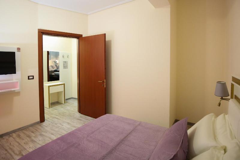 Junior Suite with Balcony image 4