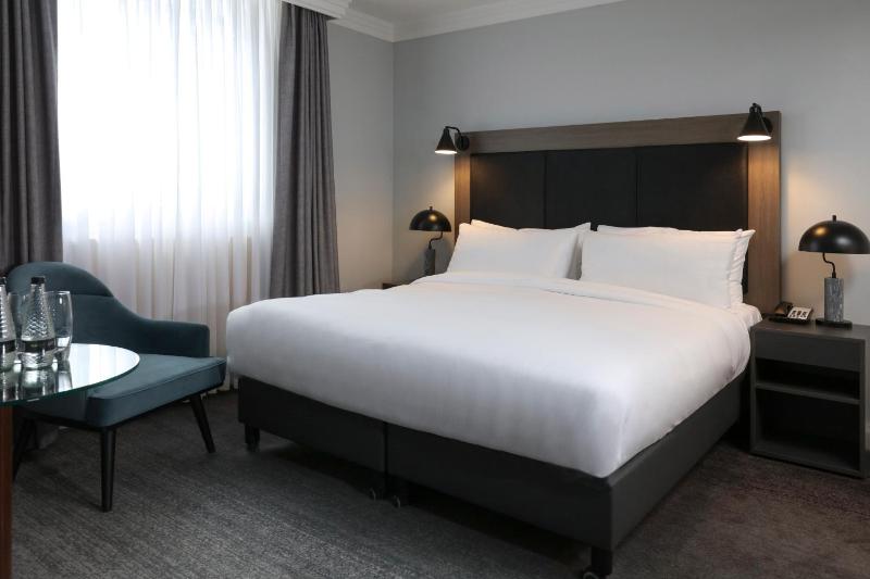 The Queens Hotel - image 5