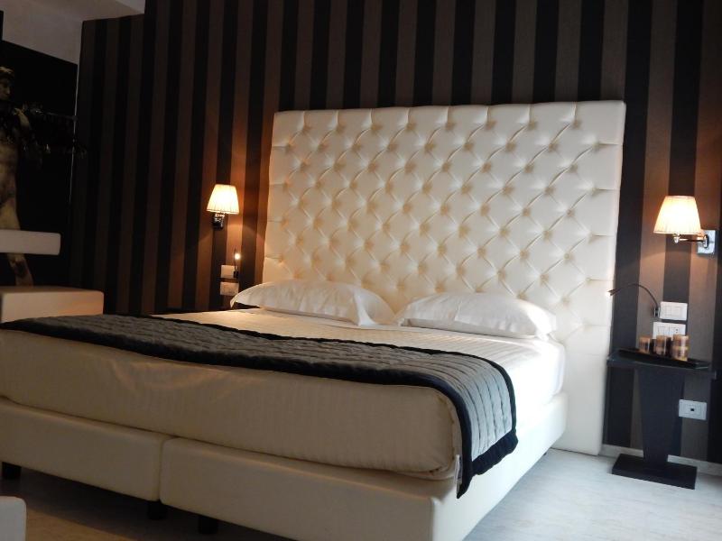 Double or Twin Room image 2