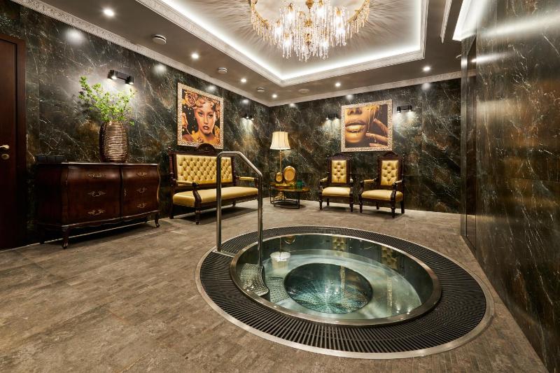 King Room with Private Spa Access for 1 hour (Jacuzzi with Sauna) image 1