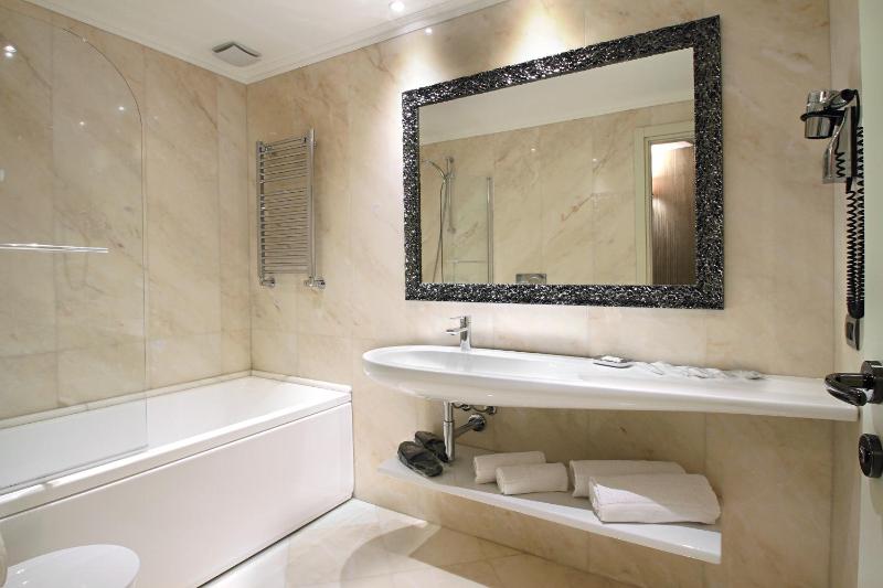 Deluxe Junior Suite image 2