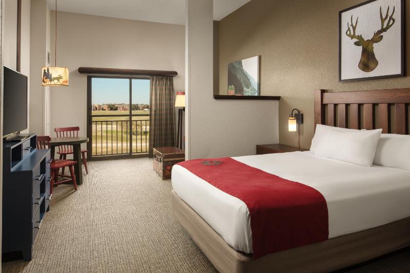 Luxury King Suite - Water Park Included  image 3