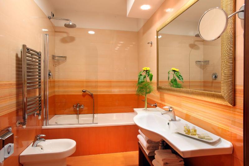 Double or Twin Room image 2