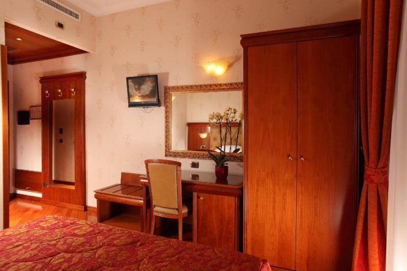 Double or Twin Room image 4