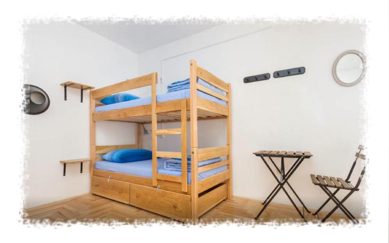 Bed in 6-Bed Mixed Dormitory Room image 3