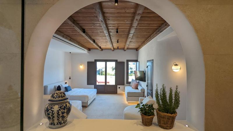 Superior Suite with Sea View image 3
