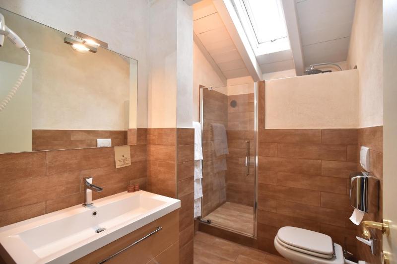 Double or Twin Room image 3
