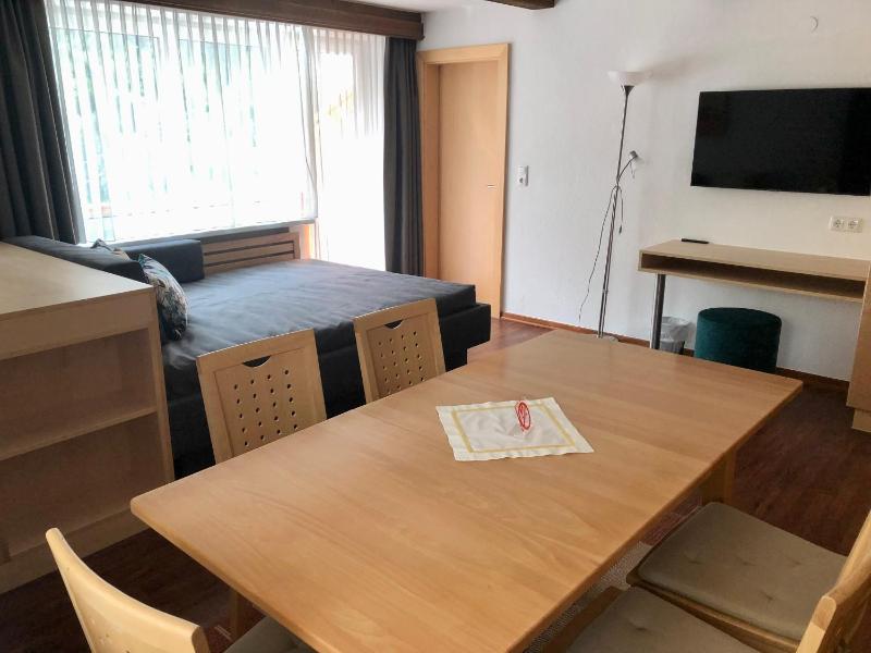 One-Bedroom Apartment image 4